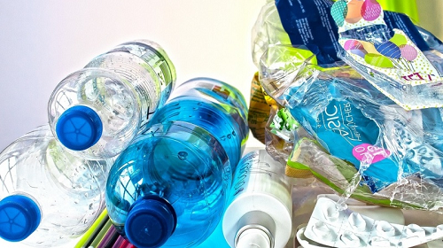 TotalEnergies和clariiter从塑料垃圾中开发溶剂